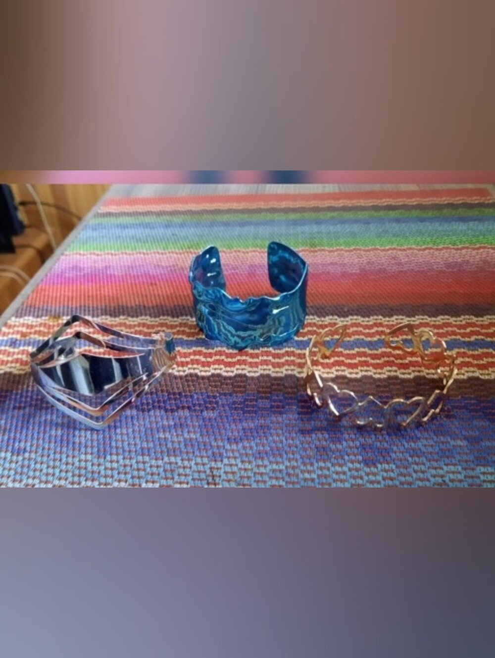 NWOT Blue Metal Cuff Bracelet - Women's Fashion Accessory.